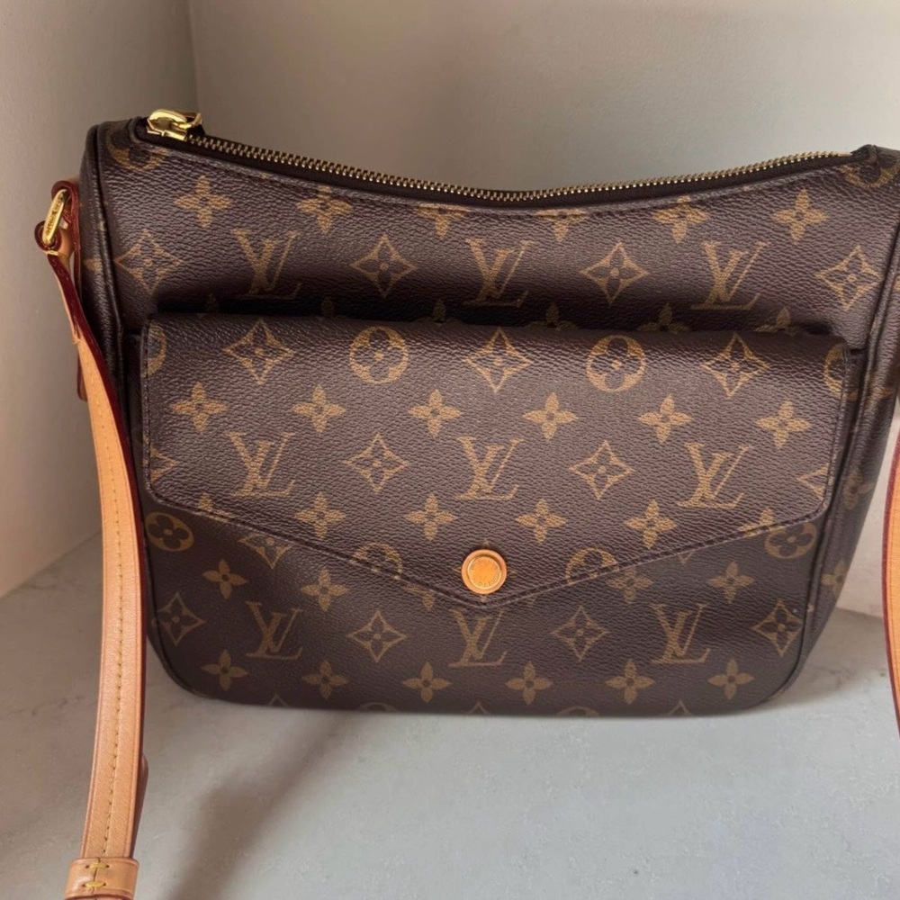 Louis Vuitton Classic Monogram Crossbody Bag - Picture 3 of 10